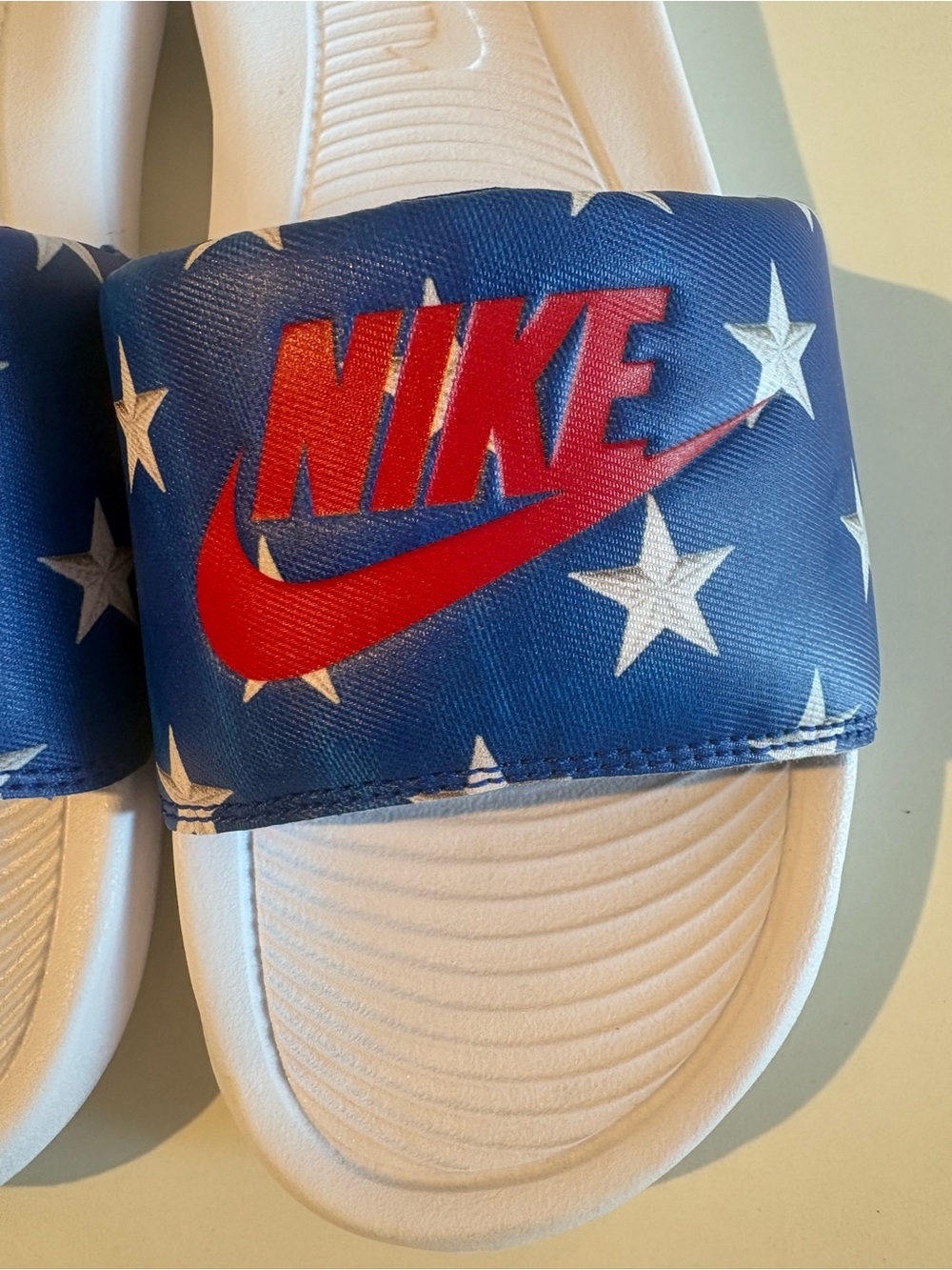 Nike Slides (fit women’s 8 perfectly) - Picture 4 of 7